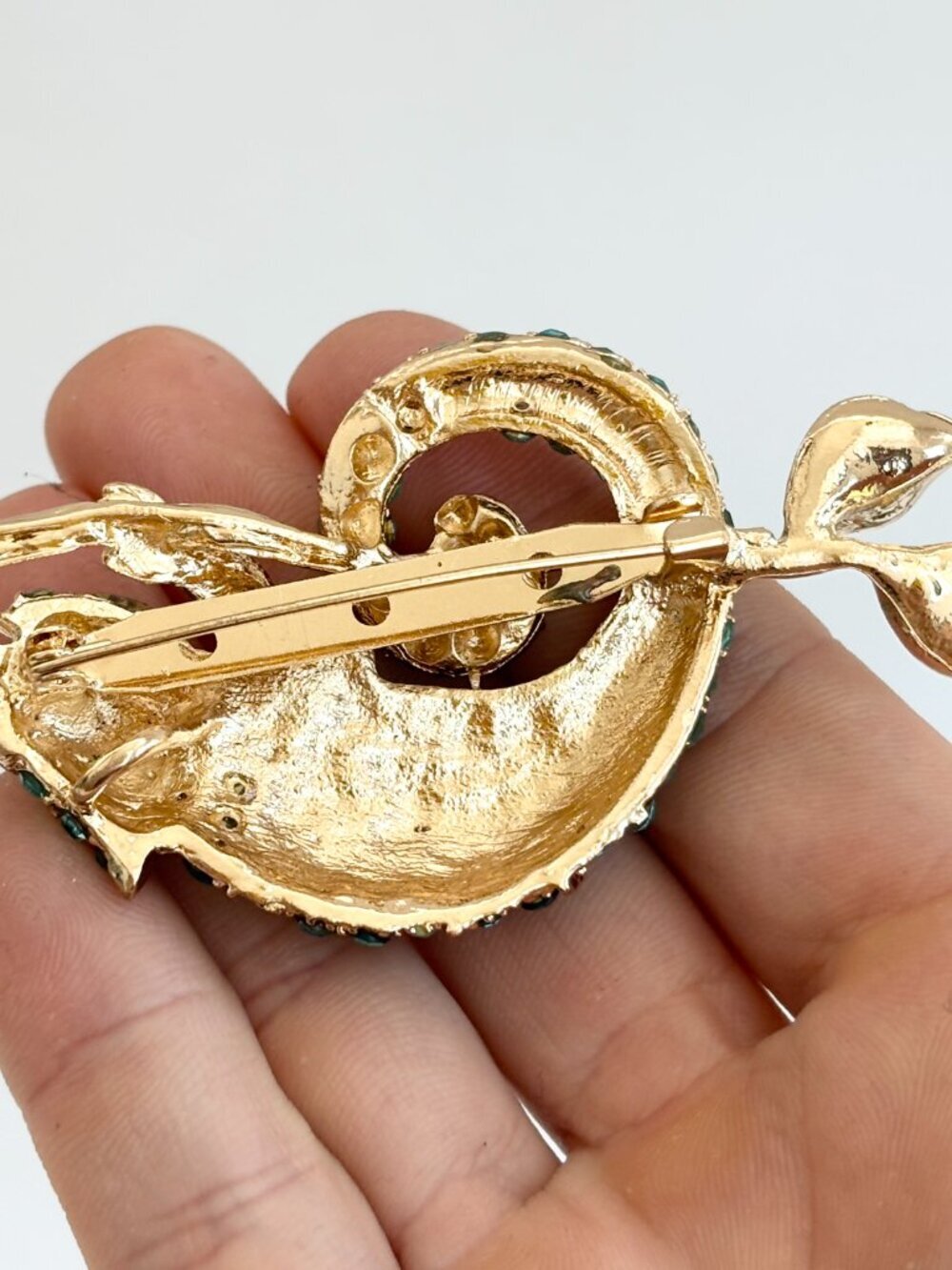 Mint Blue Rhinestone Chameleon Reptile Lizard on Branch Gold Toned Brooch Pin - Picture 6 of 12